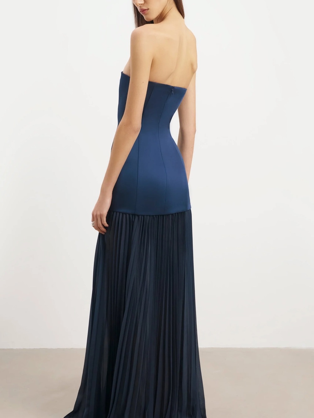 Black and White Two-Tone Bodice Structured Gown - Picture 4 of 9